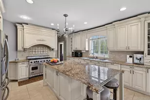 23 Greenwich Ave, Woodbury, NY 10917 - Photo 10
