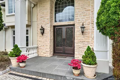 23 Greenwich Avenue, Woodbury, NY 10917 - Photo 4