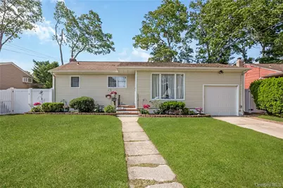 787 Frankford Road, West Babylon, NY 11704 - Photo 2