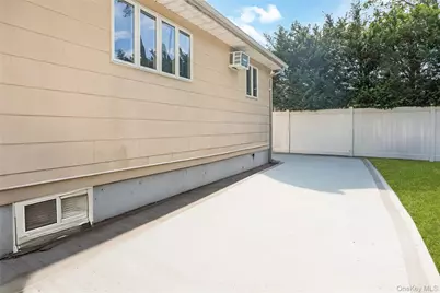 787 Frankford Road, West Babylon, NY 11704 - Photo 32