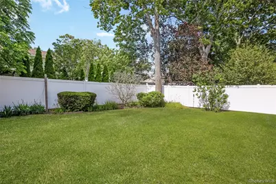 787 Frankford Road, West Babylon, NY 11704 - Photo 28