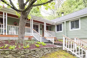 17 Highridge Dr, Huntington, NY 11743 - Photo 2