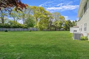 8 Gazebo Ln, Holtsville, NY 11742 - Photo 24