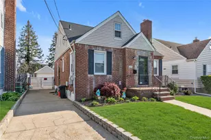1125 Esther St, Franklin Square, NY 11010 - Photo 2