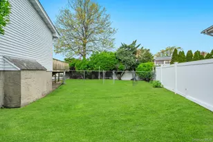 2566 Nelson Dr, Seaford, NY 11783 - Photo 10