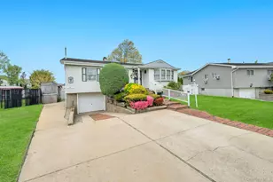 2566 Nelson Dr, Seaford, NY 11783 - Photo 2