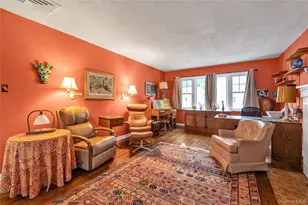 165 Linmouth Rd, Malverne, NY 11565 - Photo 4