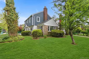165 Linmouth Rd, Malverne, NY 11565 - Photo 18