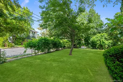 165 Linmouth Road, Malverne, NY 11565 - Photo 22