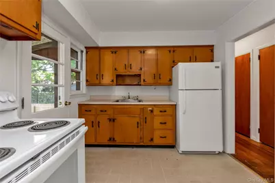65 Grant Avenue, Albertson, NY 11507 - Photo 8