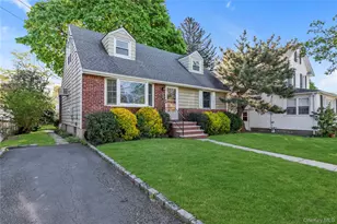 65 Grant Ave, Albertson, NY 11507 - Photo 18