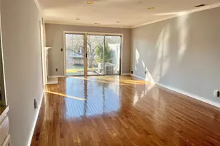 132 Fairfield Dr, Holbrook, NY 11741 - Photo 4