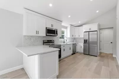 452 Montauk Highway, East Quogue, NY 11942 - Photo 10