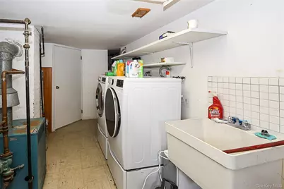 515 Elm Street, West Hempstead, NY 11552 - Photo 28