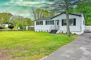 40 Hawkins Rd, Centereach, NY 11720 - Photo 2