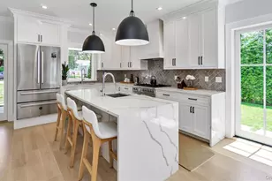 37 Wakeman Rd, Hampton Bays, NY 11946 - Photo 4