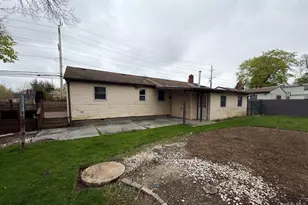 209 Moffitt Blvd, Islip, NY 11751 - Photo 16