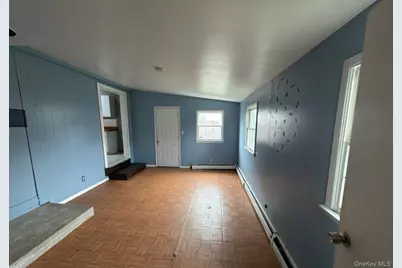 209 Moffitt Boulevard, Islip, NY 11751 - Photo 10