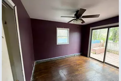 209 Moffitt Boulevard, Islip, NY 11751 - Photo 8