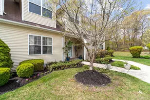 29 Daremy Cir, Medford, NY 11763 - Photo 2
