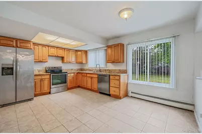 6 Lisa Court, Medford, NY 11763 - Photo 8