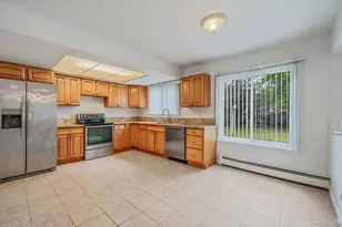 6 Lisa Ct, Medford, NY 11763 - Photo 8