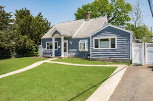17 Vista Ln, Levittown, NY 11756 - Photo 2