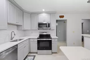 938 Skyline Dr, Coram, NY 11727 - Photo 12