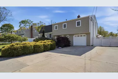20 Camp Drive, Selden, NY 11784 - Photo 2