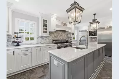 140 Remington Road, Manhasset, NY 11030 - Photo 12