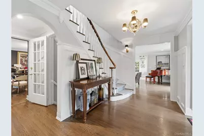 140 Remington Road, Manhasset, NY 11030 - Photo 2
