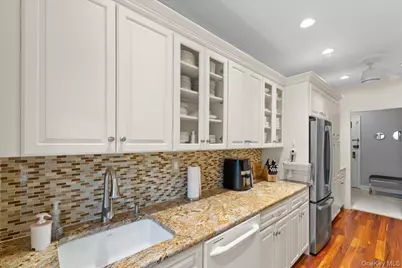 21 Barstow Road #2i, Great Neck, NY 11021 - Photo 18