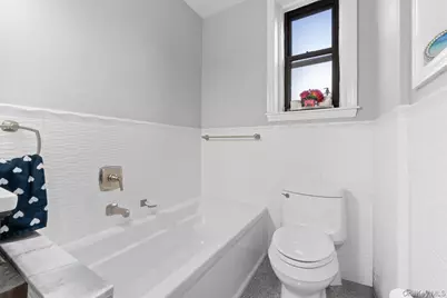 21 Barstow Road #2i, Great Neck, NY 11021 - Photo 20