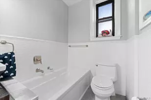 21 Barstow Rd, Great Neck, NY 11021 - Photo 20