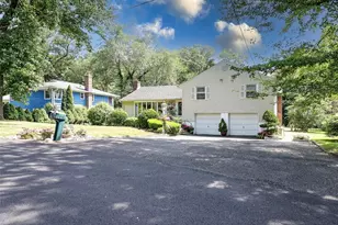 199 Hanson Ln, New Rochelle, NY 10804 - Photo 2
