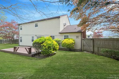75 2nd Place, Central Islip, NY 11722 - Photo 2