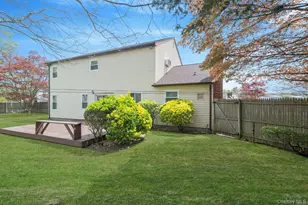 75 2nd Pl, Central Islip, NY 11722 - Photo 2