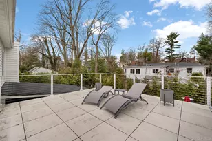 2 Hewlett Pl, Great Neck, NY 11024 - Photo 26