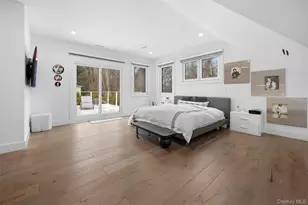 2 Hewlett Pl, Great Neck, NY 11024 - Photo 18