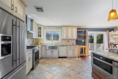 539 Nassau Avenue, Freeport, NY 11520 - Photo 10
