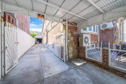 51-78 72nd Place, Maspeth, NY 11377 - Photo 4
