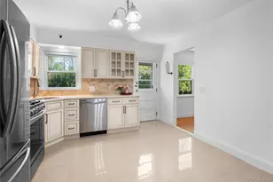 71 Bacon Pl, Yonkers, NY 10710 - Photo 8