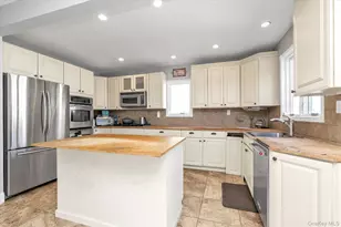 2457 Williams Ct, Bellmore, NY 11710 - Photo 10