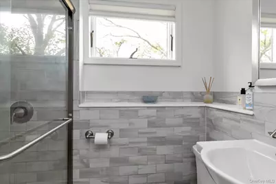 2542 Park Place, Bellmore, NY 11710 - Photo 16