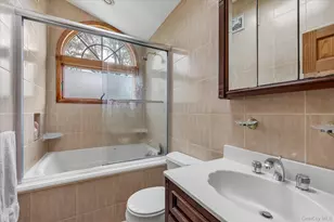 2542 Park Pl, Bellmore, NY 11710 - Photo 12
