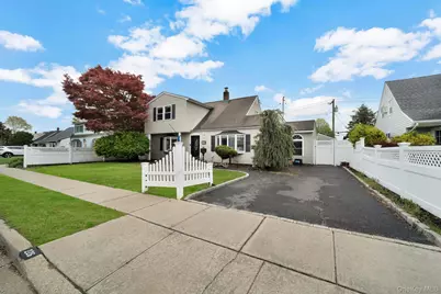 226 Old Farm Road, Levittown, NY 11756 - Photo 2