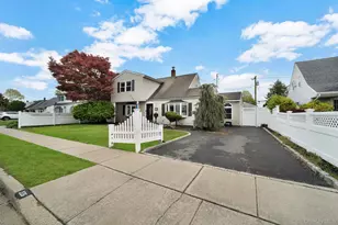 226 Old Farm Rd, Levittown, NY 11756 - Photo 2