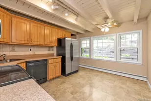21 Beech Pl, Huntington, NY 11743 - Photo 8