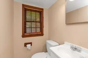 21 Beech Pl, Huntington, NY 11743 - Photo 12