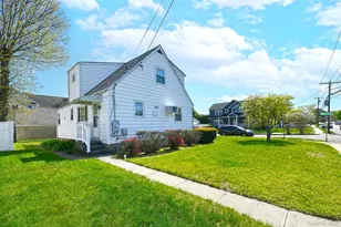 36 Millwood Ln, Merrick, NY 11566 - Photo 20